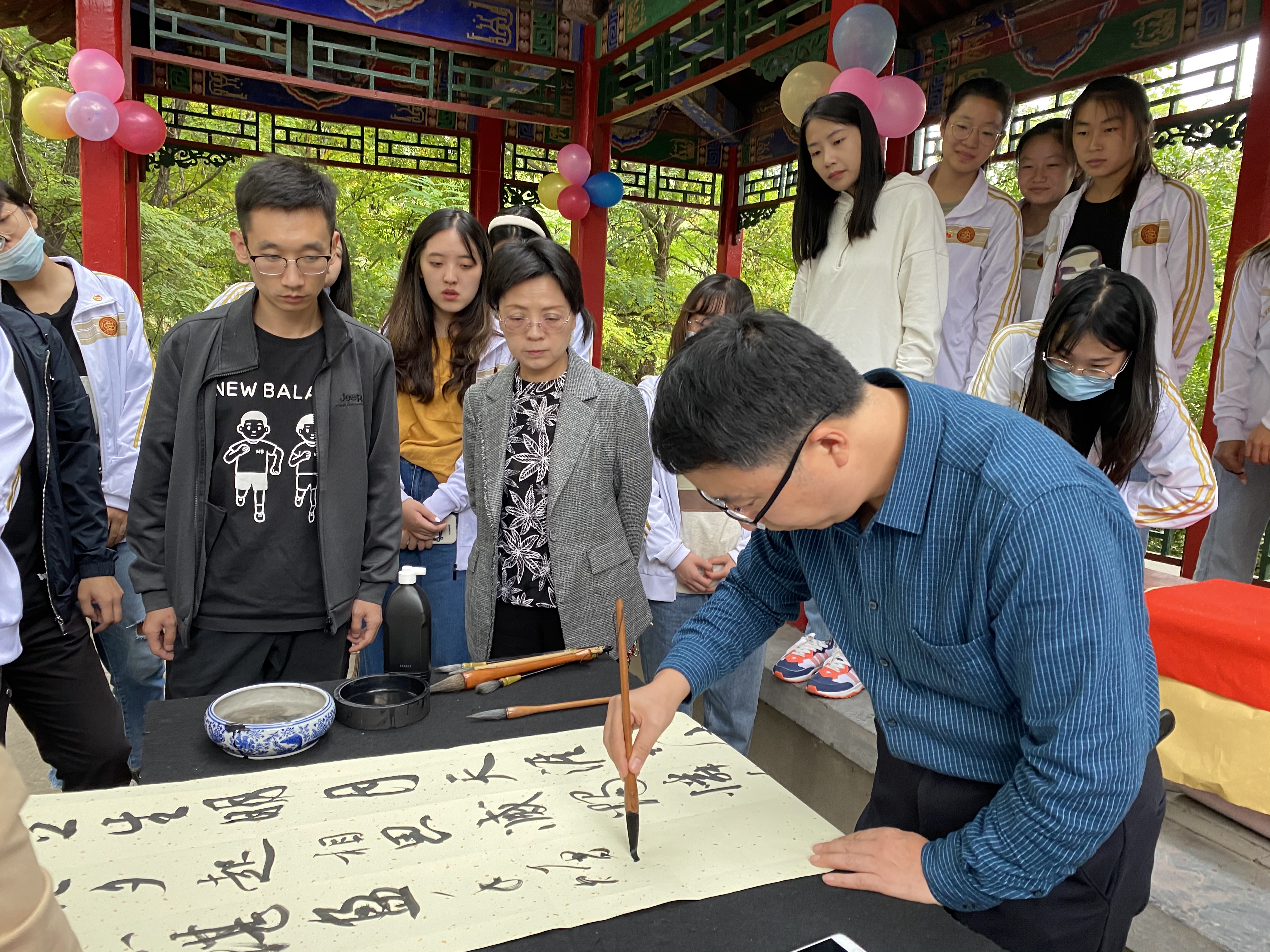 书法学院举办"庆祖国华诞 寄中秋情思"师生联谊活动